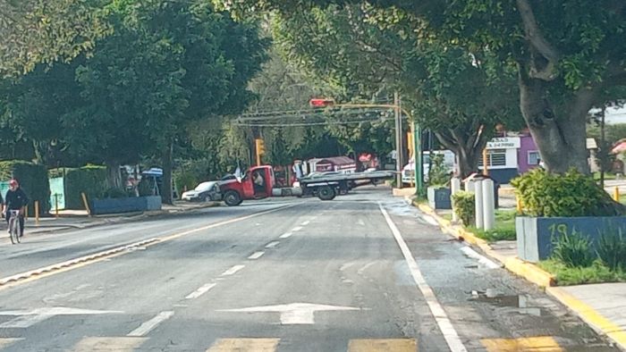 Bloquean grúas todos los accesos a San Pedro Cholula; denuncian abusos y corrupción