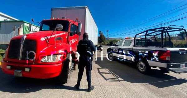 Recuperan en Cuautlancingo dos camiones con reporte de robo