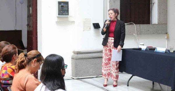 Realizan pl&aacute;tica sobre alternativas para el c&aacute;ncer de mama