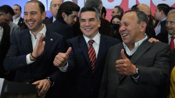 Es “vulgar ambición” amarrar senadurías para líderes de alianza: Calderón