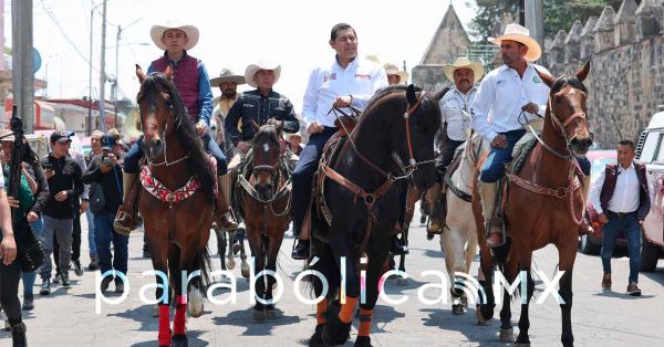 Promete Armenta una estación turística de tren y apoyo al campo en Huejotzingo