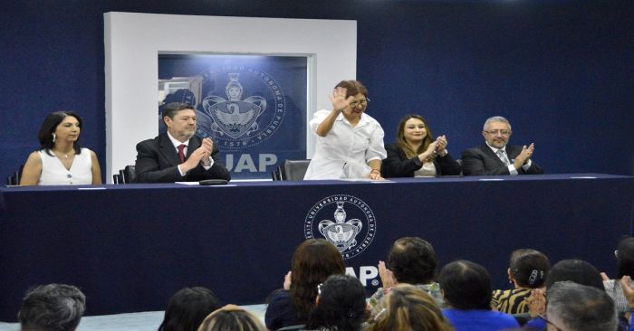 Reconocen calidad y calidez en la atenci&oacute;n que brinda la Facultad de Estomatolog&iacute;a de la BUAP