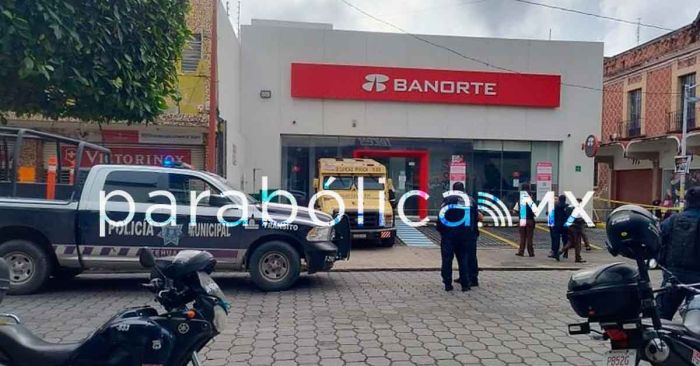 Dispara custodio de Cometra a cuentahabiente en un banco en Tehuacán