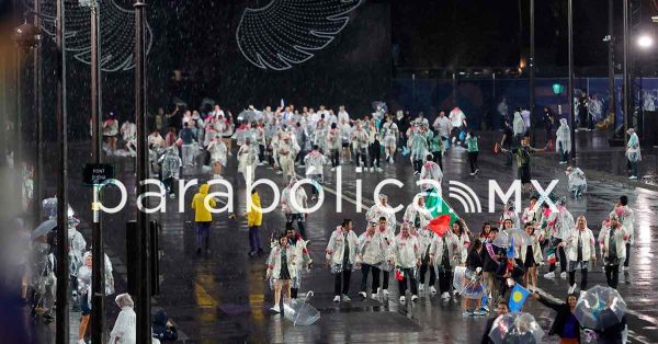 Desfila México en la histórica ceremonia de inauguración de París 2024