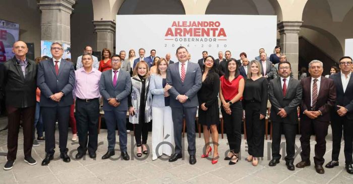 Presenta Armenta 11 nuevos integrantes del gabinete estatal