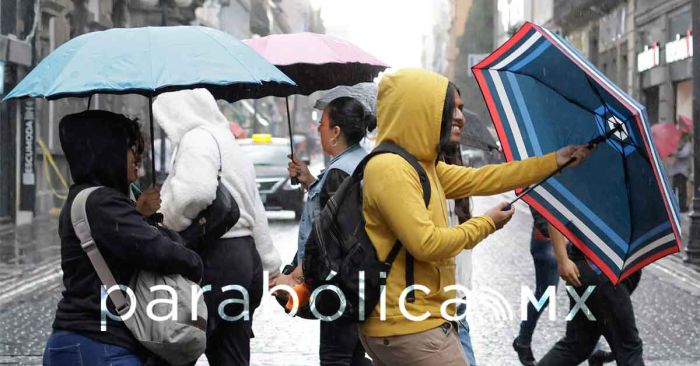 Dejan lluvias inundaciones y accidentes en la ciudad