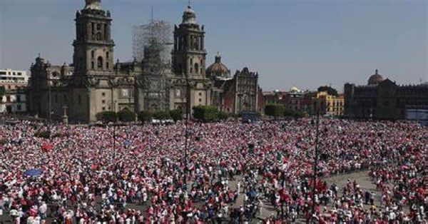 Se cuelga Xóchitl Gálvez de la marcha por la democracia