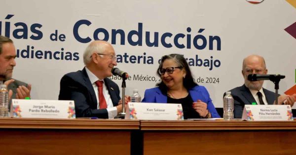 Tiene Ken Salazar derecho a manifestarse: AMLO