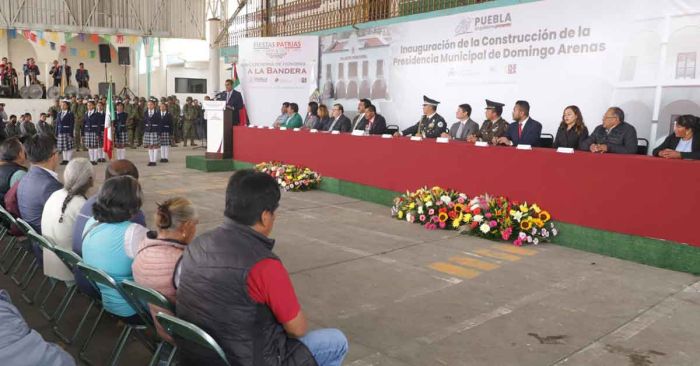 Inaugura Sergio Salomón presidencia municipal de Domingo Arenas