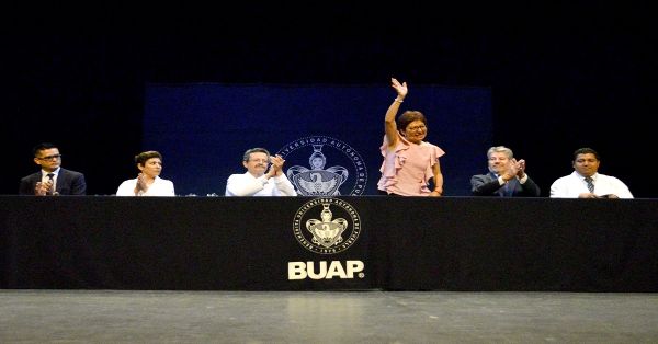 Concluyen estudios 266 alumnos de Medicina en la BUAP