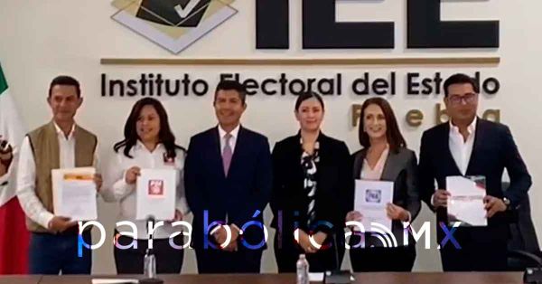 Registra Eduardo Rivera su plataforma electoral ante el IEE