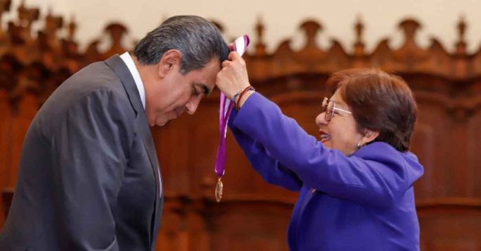 Agradece Sergio Salomón a BUAP por medalla &quot;Melchor Cobarrubias&quot;