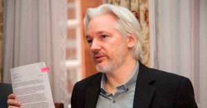 Alcanza Julian Assange acuerdo de culpabilidad con EU para quedar en libertad