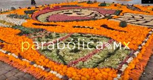 Colocan monumental catrina de verduras y frutos en Los Reyes de Juárez