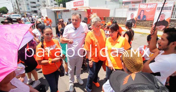 Visita Fernando Morales a vecinos de la unidad habitacional “San Pedro”