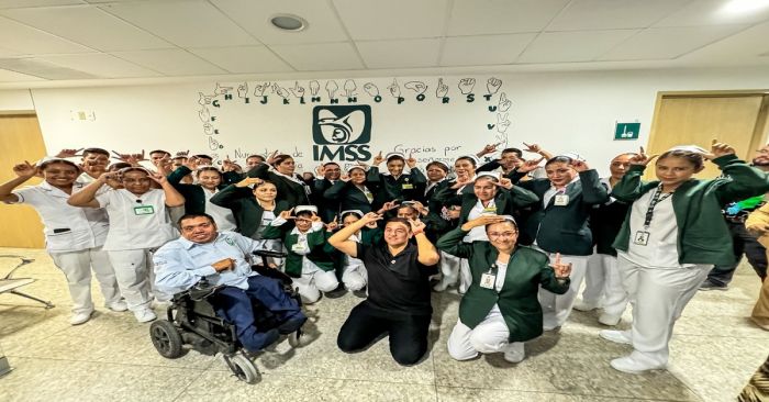 Devela IMSS Puebla mural de Lengua de Señas Mexicana