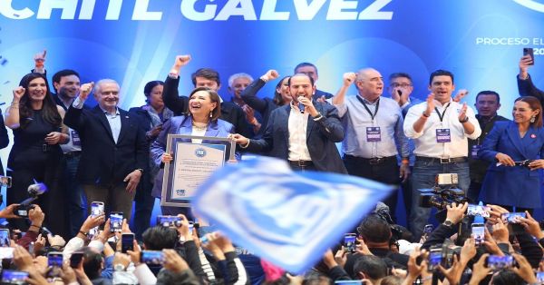Recibe Xóchitl Gálvez constancia como candidata a la presidencia de la República