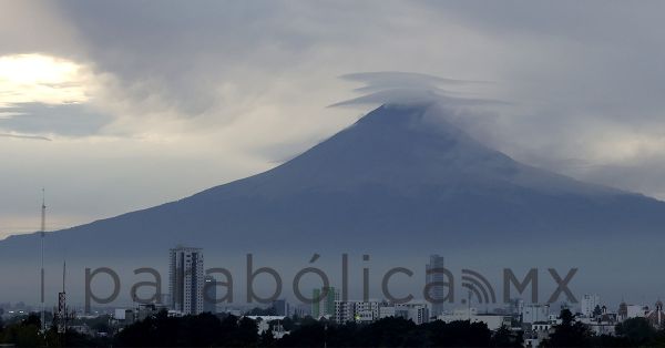 Caerá ceniza en zona metropolitana; descartan inicio de una contingencia