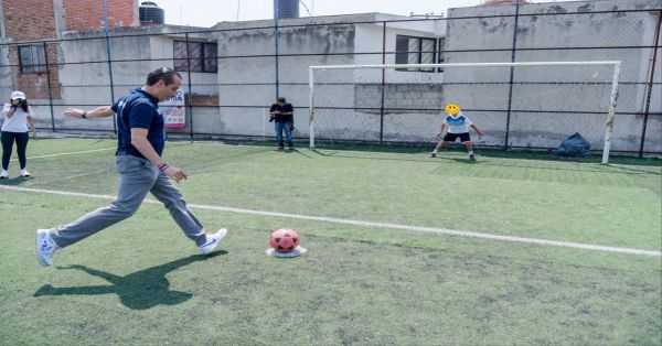 Presenta Mario Riestra programa “Métele un gol a la drogadicción”