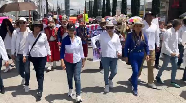 Enloquece manifestación de Roxana Luna la movilidad en la zona metropolitana