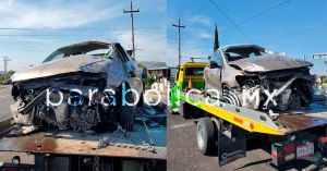 Chocan vehículos contra muro de contención entre Atlixco e Izúcar
