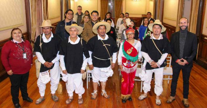 Presentan libro por 50 años de la Hemeroteca Pública