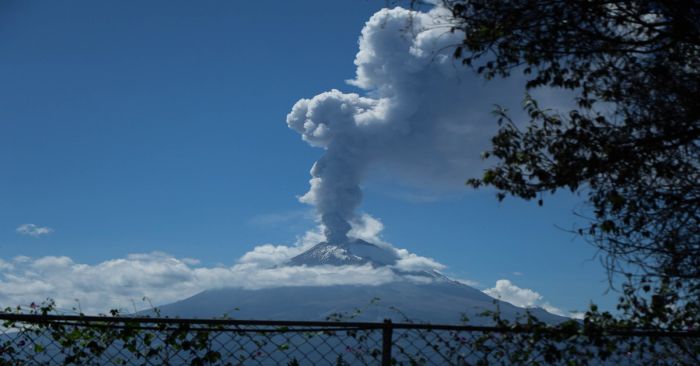 Sorprende volcán Popocatépetl espectacular fumarola