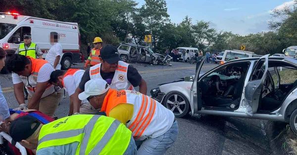 Deja dos muertos y ocho heridos accidente en Chiapas