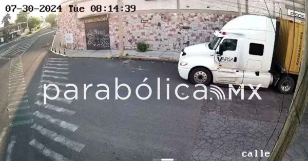 Roban trailer en Puebla con carga valuada en m&aacute;s de mill&oacute;n y medio de pesos