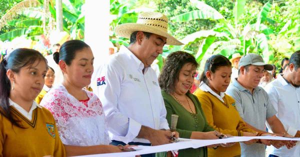 Inaugura Sergio Salomón vialidad en Tuzampan de Galeana