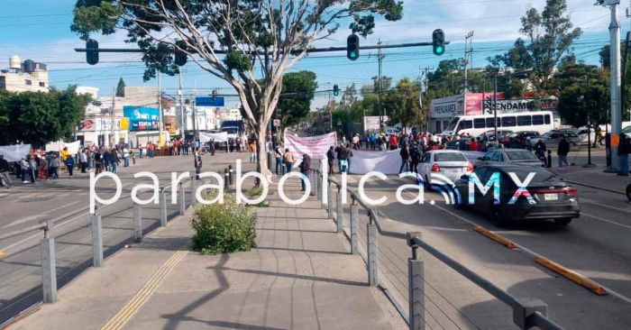 Cierran ejidatarios el crucero de Las Torres y Bulevar Valsequillo