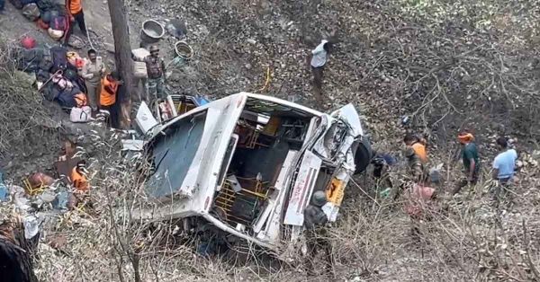 Mueren 21 personas en accidente en la Cachemira india