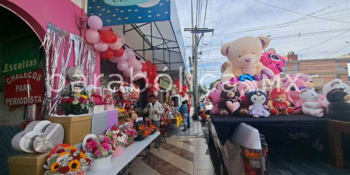 Gastan poblanas y poblanos hasta 10 mil pesos por el Día del Amor