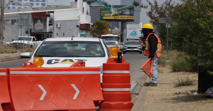 Recuerda el cierre temporal de la lateral en la V&iacute;a Atlixc&aacute;yotl