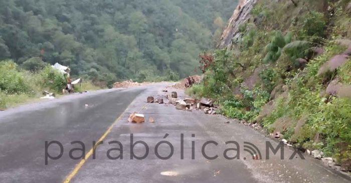 Provocan lluvias derrumbe en carretera de Zacatlán: PC Estatal