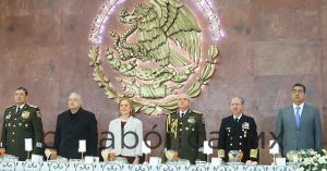 Preside AMLO y Sergio Salomón ceremonia por Día de Ejército Mexicano