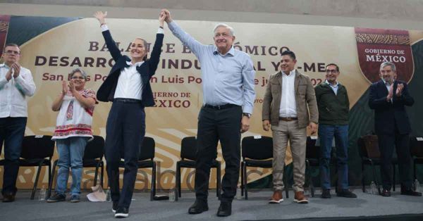 Redujo la pobreza el modelo económico de México: AMLO