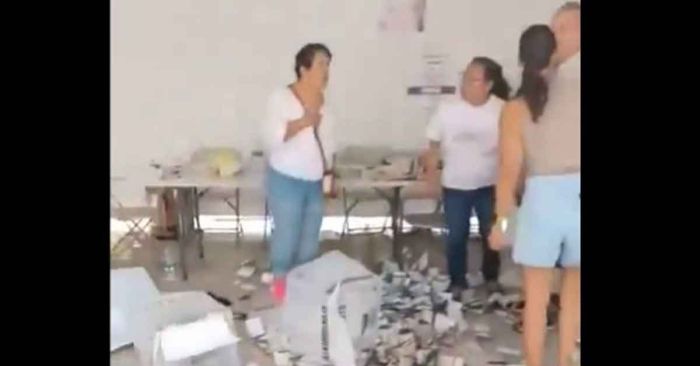 Roban e intentan quemar urnas en Querétaro