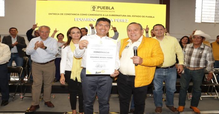 Recibe Eduardo Rivera constancia del PRD como candidato a la gubernatura de Puebla