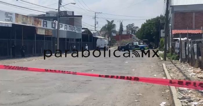 Asesinan a taxista dentro de su unidad atr&aacute;s del mercado Independencia