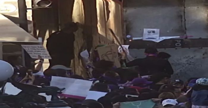 Infiltra un colectivo a hombres en marcha 8M y provocan desmanes