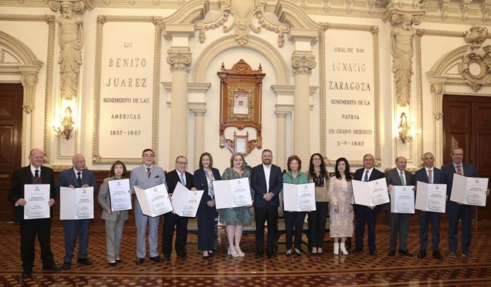 Reconoce ayuntamiento a 11 Poblanos Distinguidos