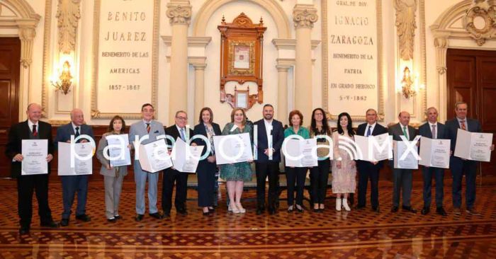 Reconoce ayuntamiento a 11 Poblanos Distinguidos