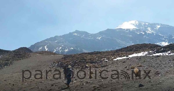 Mantienen búsqueda de alpinista en Pico de Orizaba