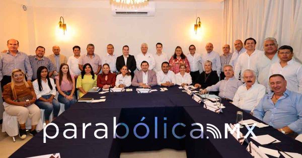 Establece Armenta mesa de trabajo en Tehuacán para desarrollo económico