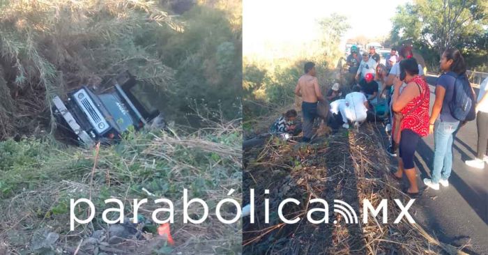 Se estrellan camión cañero y motociclistas en la Matamoros-Atencingo