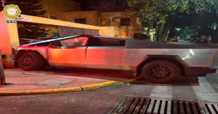 Identifican a conductor que chocó una Cybertruck Tesla en CDMX