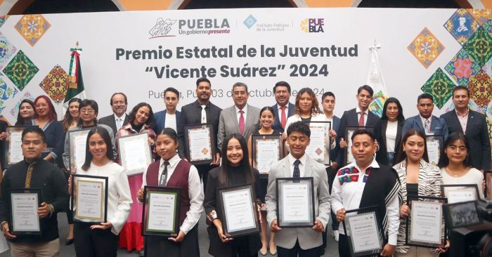 Reciben universitarios BUAP Premio Estatal de la Juventud “Vicente Suárez” 2024