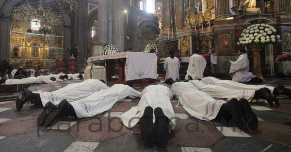 Ordena Arquidi&oacute;cesis de Puebla a 12 nuevos di&aacute;conos