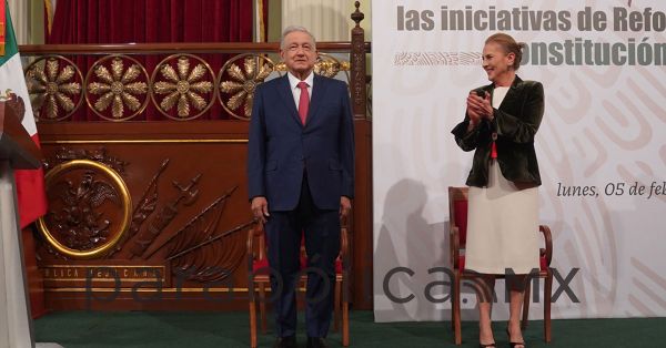 Entrega AMLO último paquete de iniciativas de su gestión